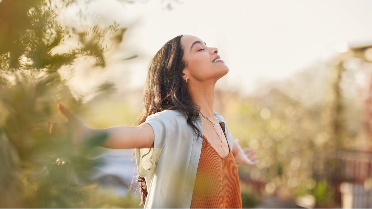 Frau in der Natur – Leichtigkeit und Gesundheit